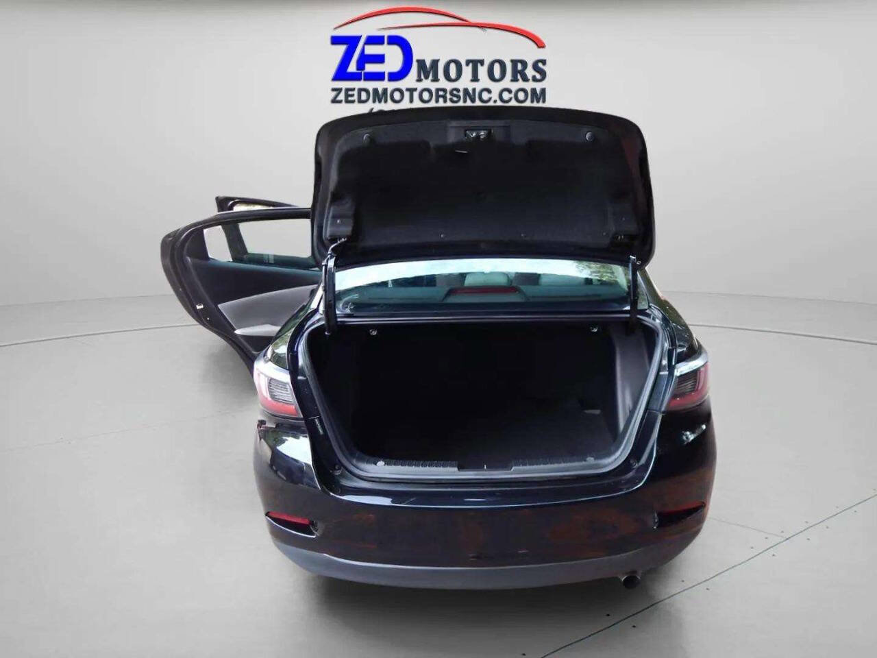 Used 2019 Toyota Yaris XLE image 30