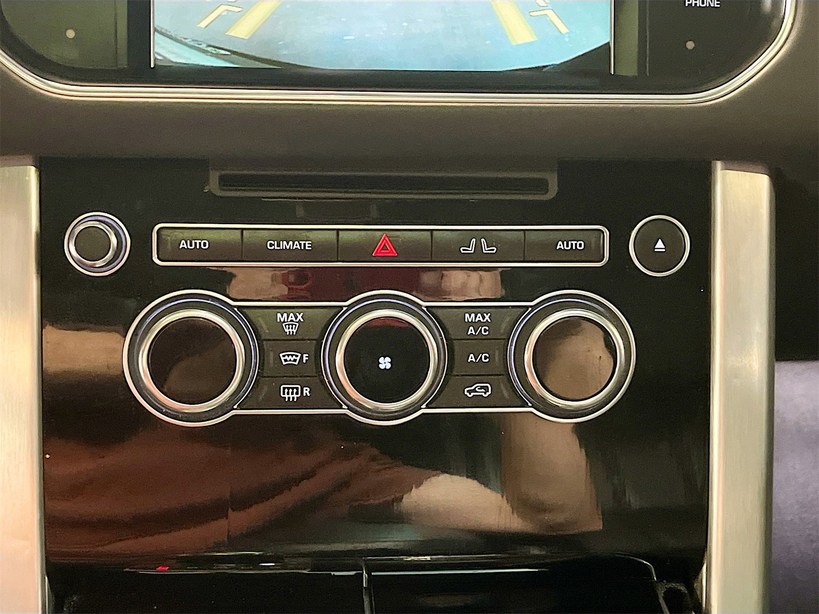 Used 2015 Land Rover Range Rover Supercharged image 16