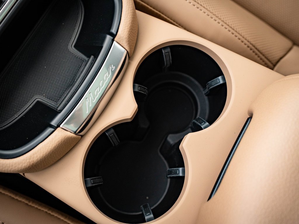 Certified 2025 Porsche Macan image 32