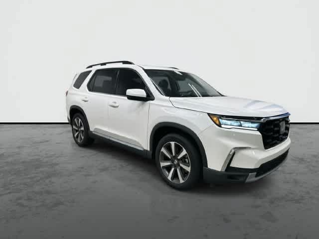 Certified 2025 Honda Pilot Touring image 5