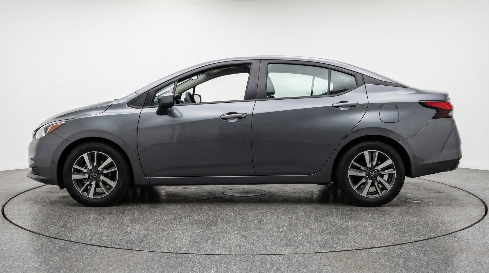 Used 2025 Nissan Versa SV FWD image 5