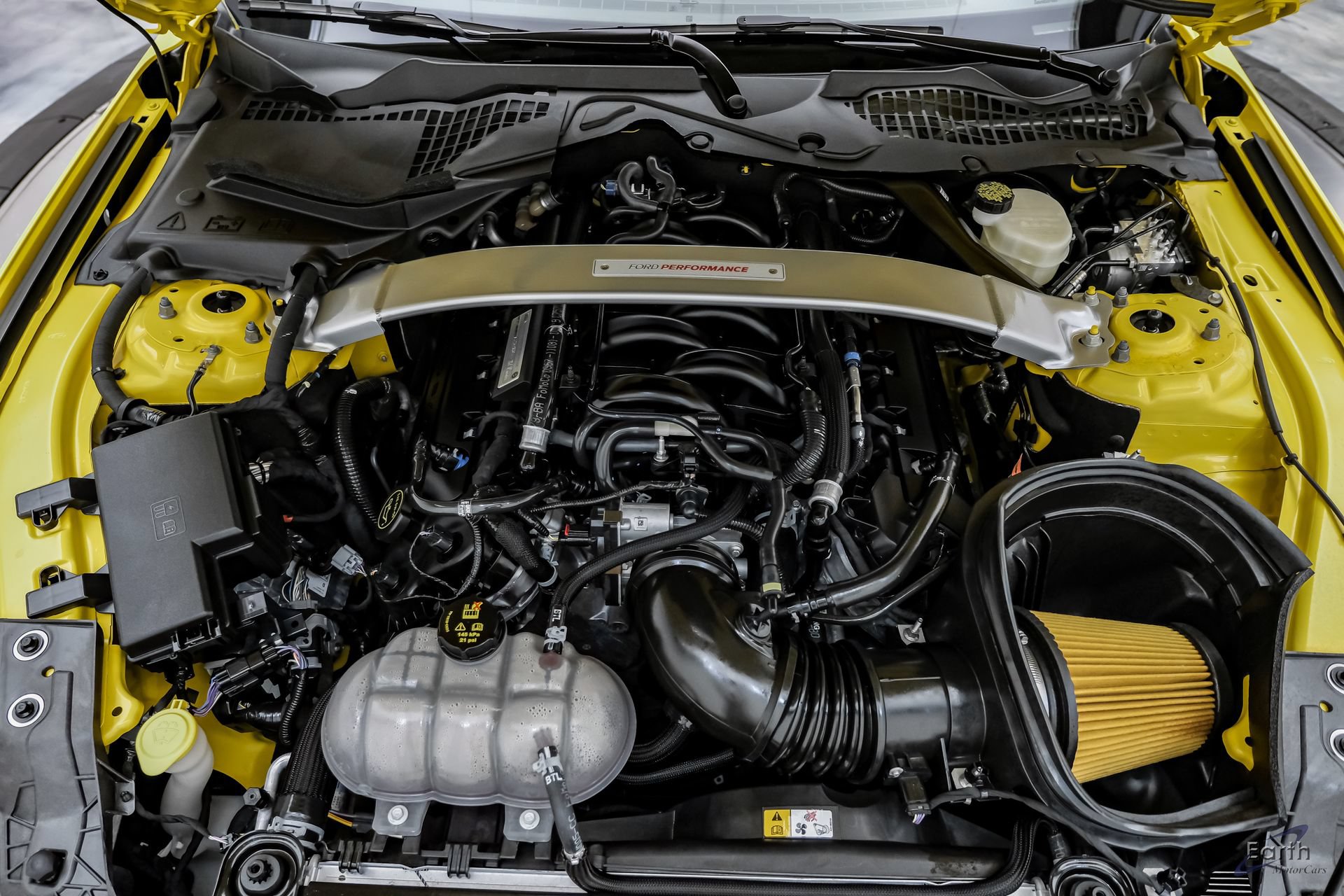 Used 2017 Ford Mustang Shelby GT350R w/ GT350R Equipment Group 920A RWD image 4