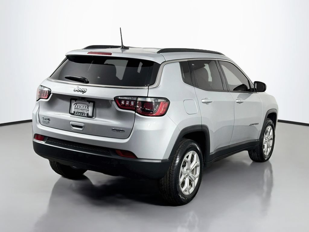 Used 2024 Jeep Compass Latitude AWD/4WD image 7