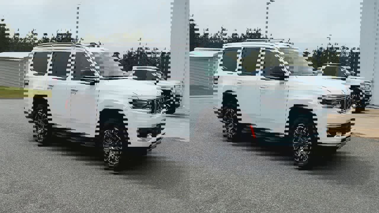 Used 2024 Jeep Wagoneer Series II w/ Flexible Seating Group video 2