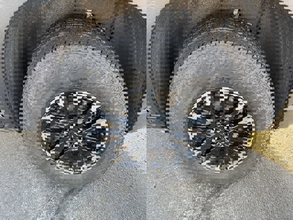 Used 2025 Chevrolet Traverse Z71 image 12