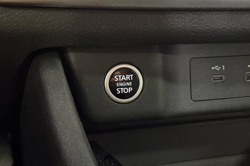 Used 2021 Nissan Rogue SV AWD/4WD image 23