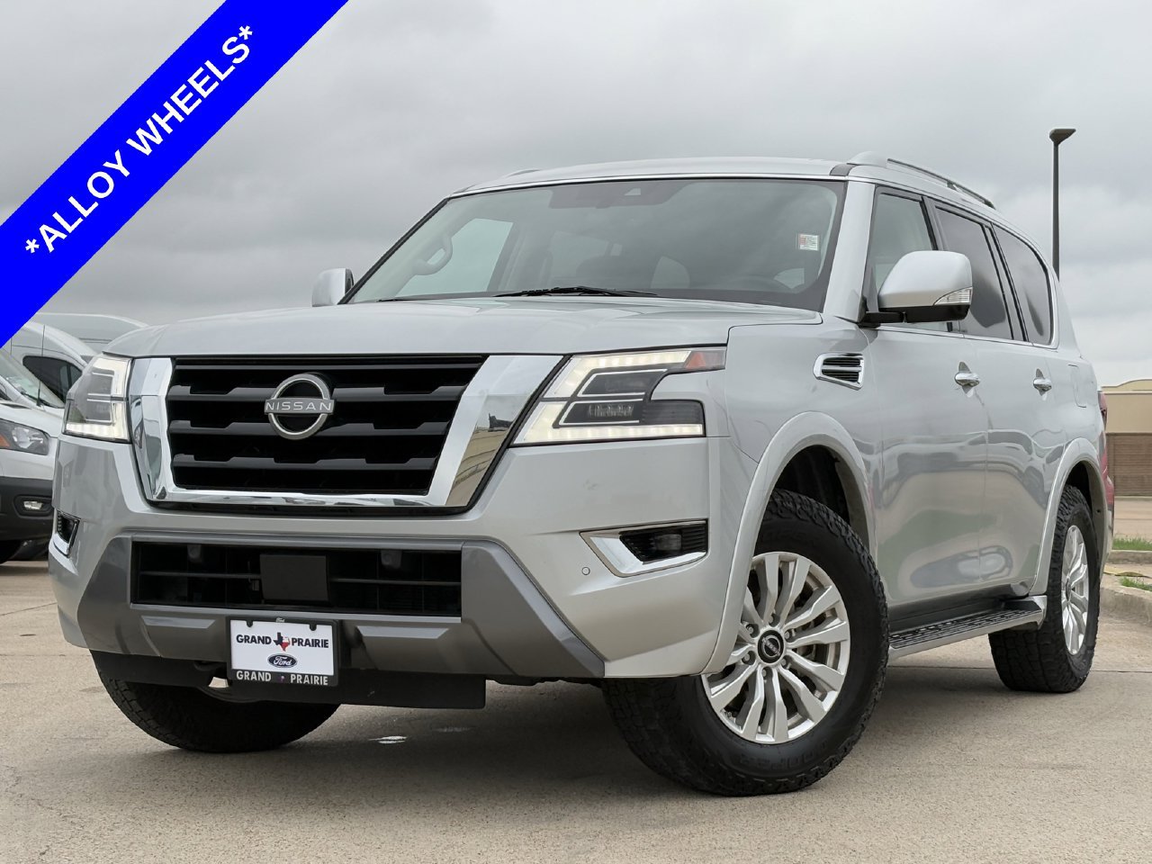 Used 2024 Nissan Armada SV RWD image 2