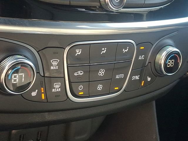 Used 2023 Chevrolet Traverse LT AWD/4WD image 16