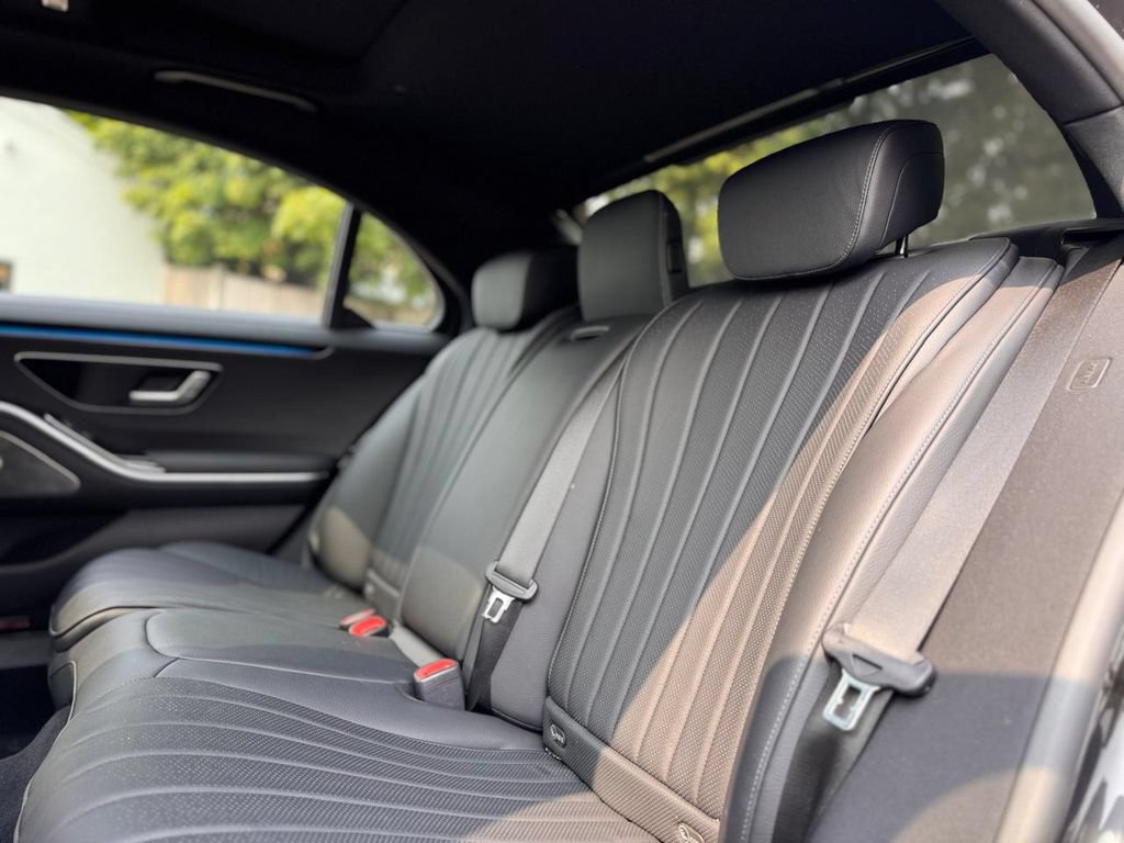 Used 2022 Mercedes-Benz S 500 4MATIC w/ 3D Technology Package image 26