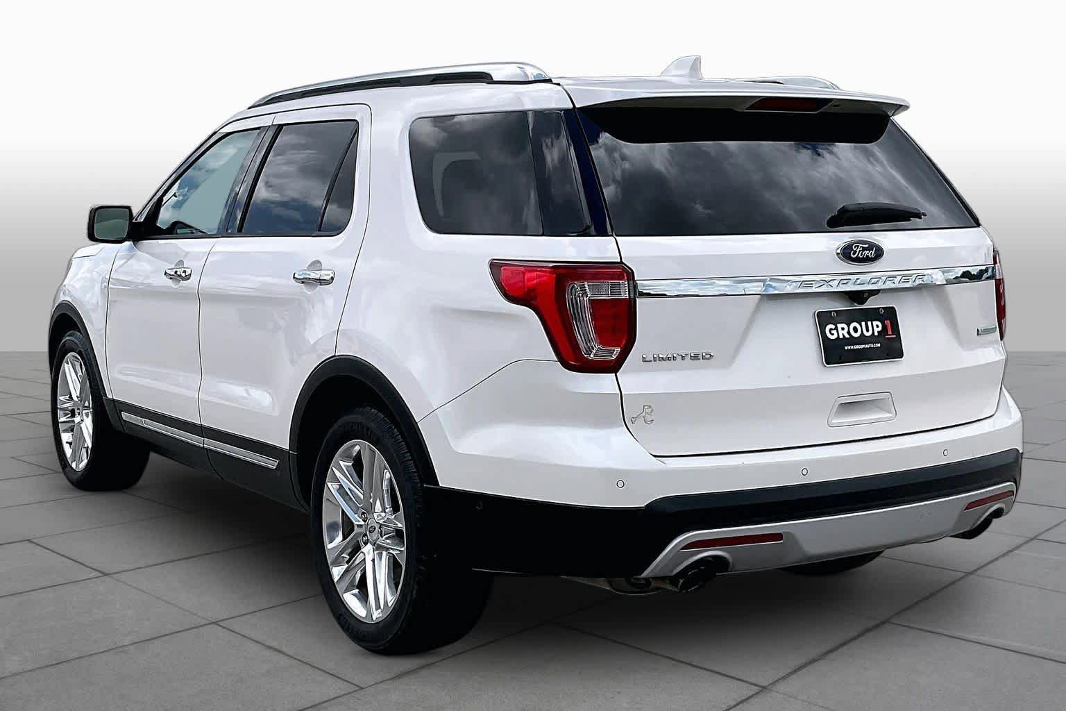 Used 2017 Ford Explorer Limited w/ Equipment Group 301A FWD image 12