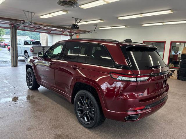 Certified 2023 Jeep Grand Cherokee 30th Anniversary AWD/4WD image 19