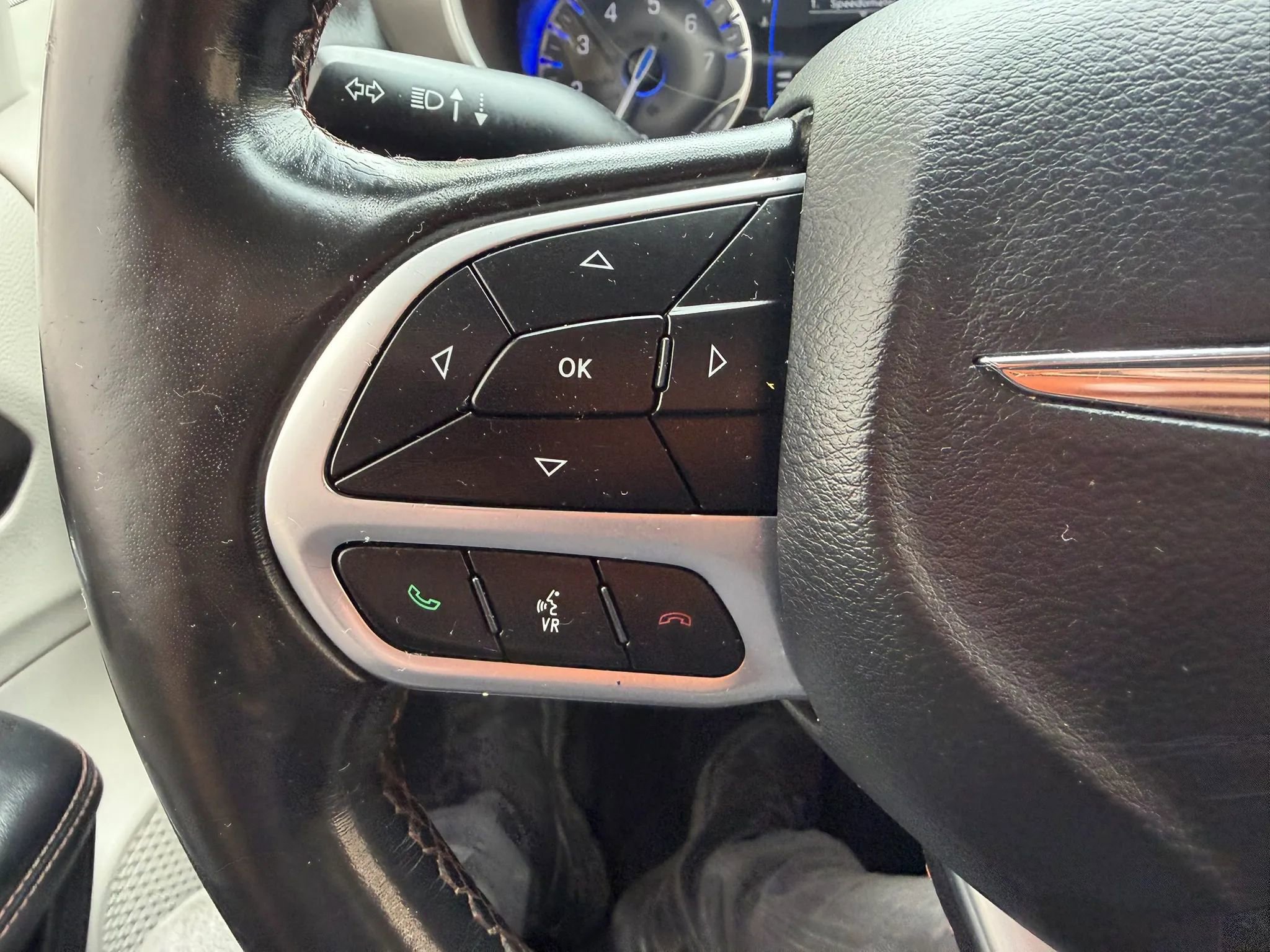 Used 2020 Chrysler Pacifica Touring-L FWD image 13