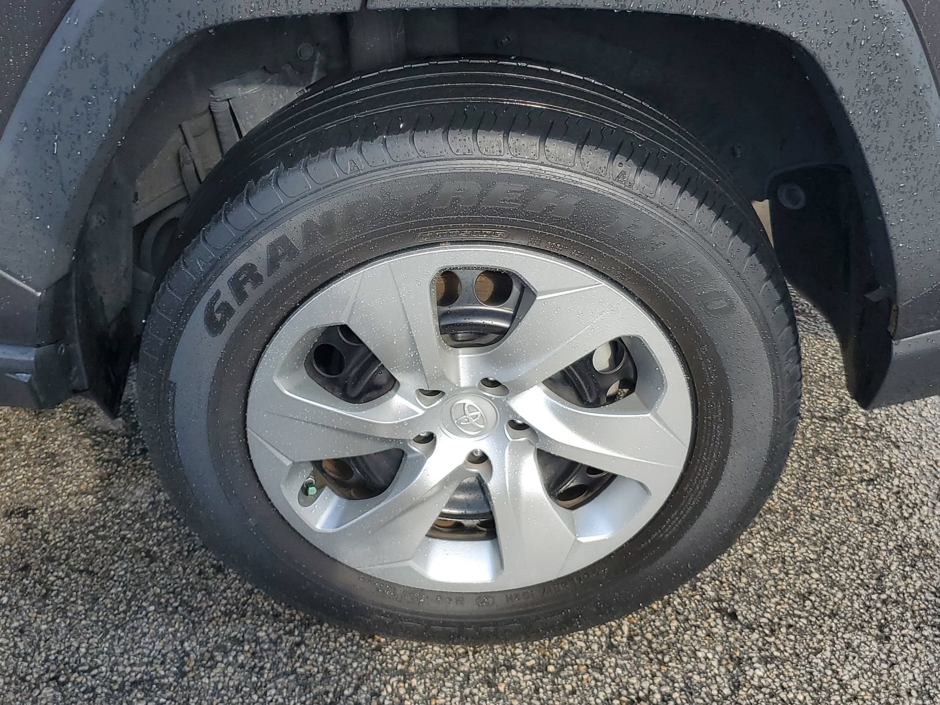 Used 2022 Toyota RAV4 LE FWD image 5