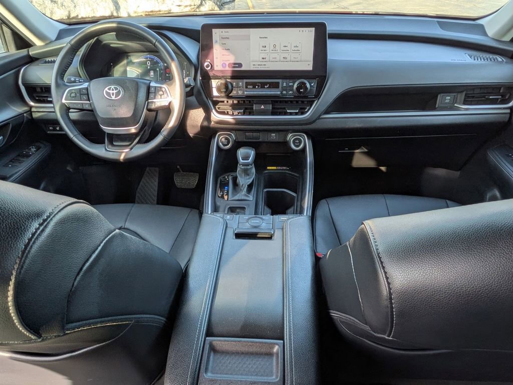 Used 2025 Toyota Grand Highlander AWD image 17