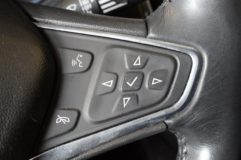 Used 2018 Chevrolet Equinox LT AWD/4WD image 19