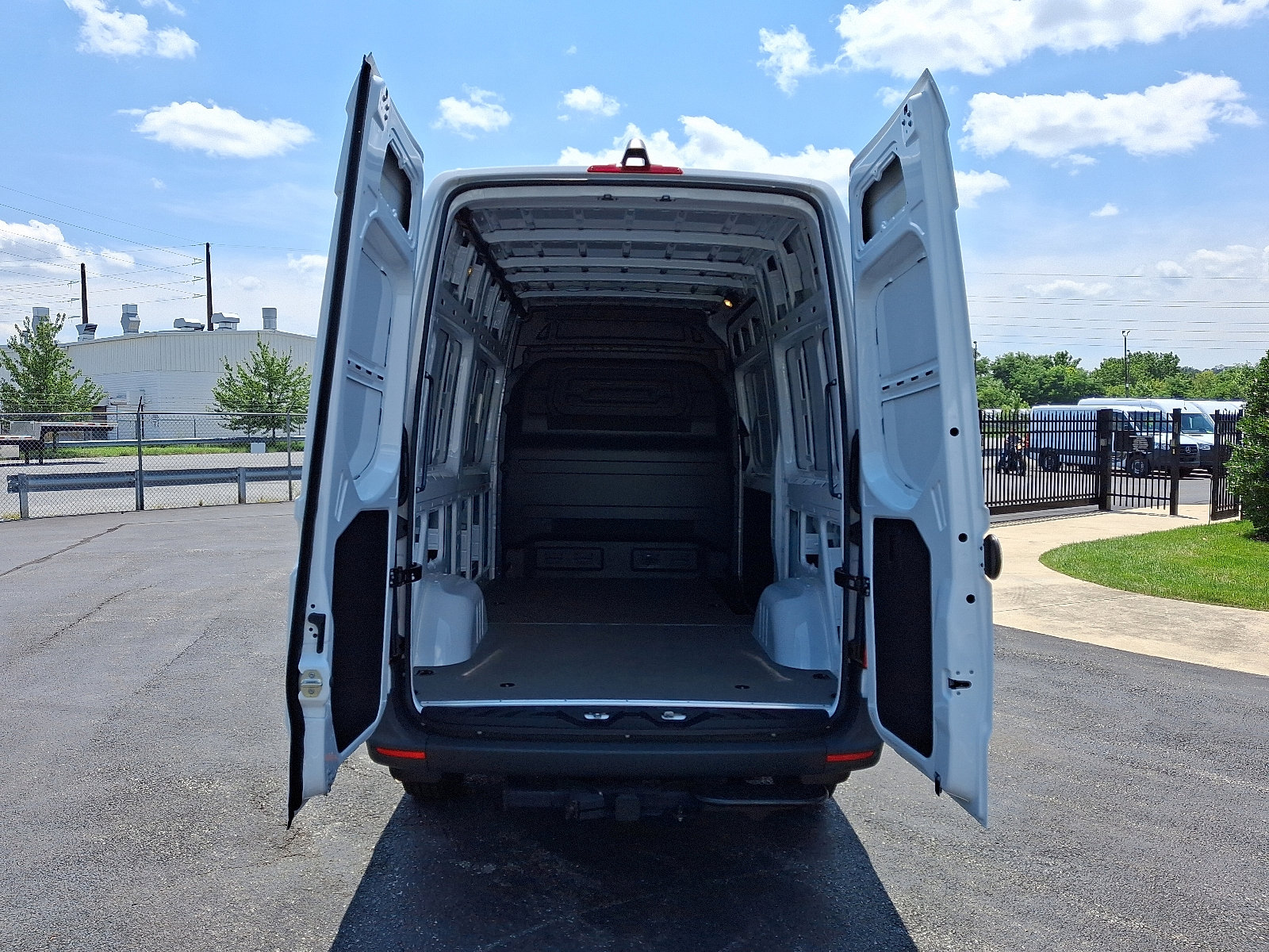 Used 2025 Mercedes-Benz Sprinter 2500 image 10