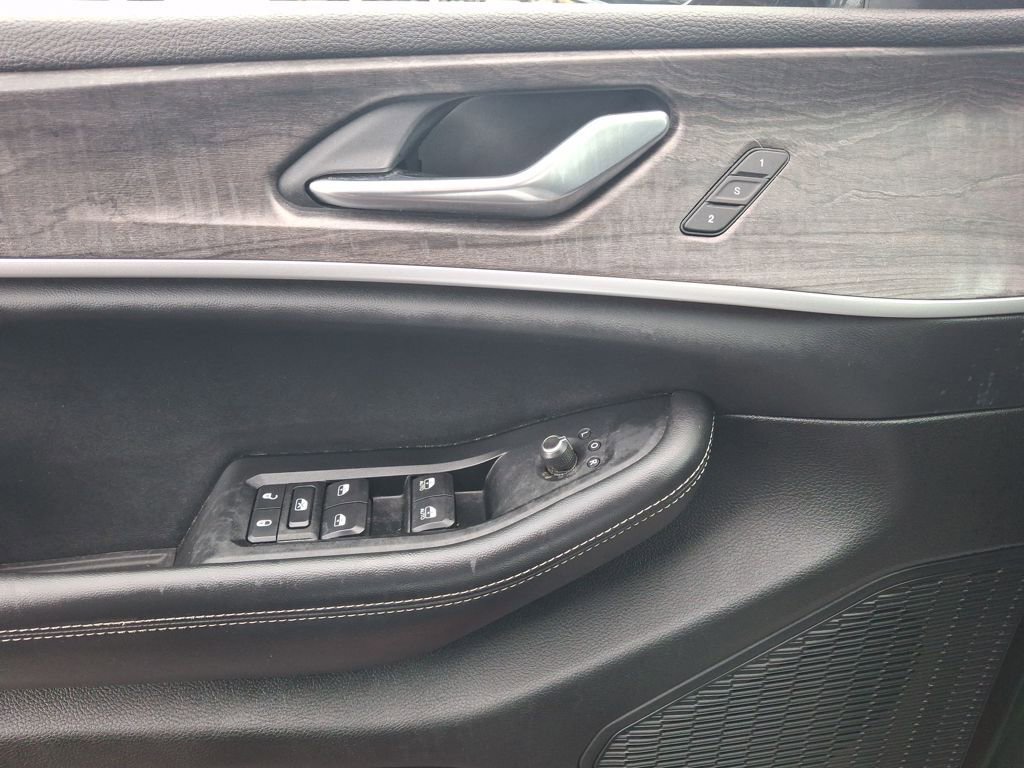 Used 2023 Jeep Grand Cherokee Limited image 28