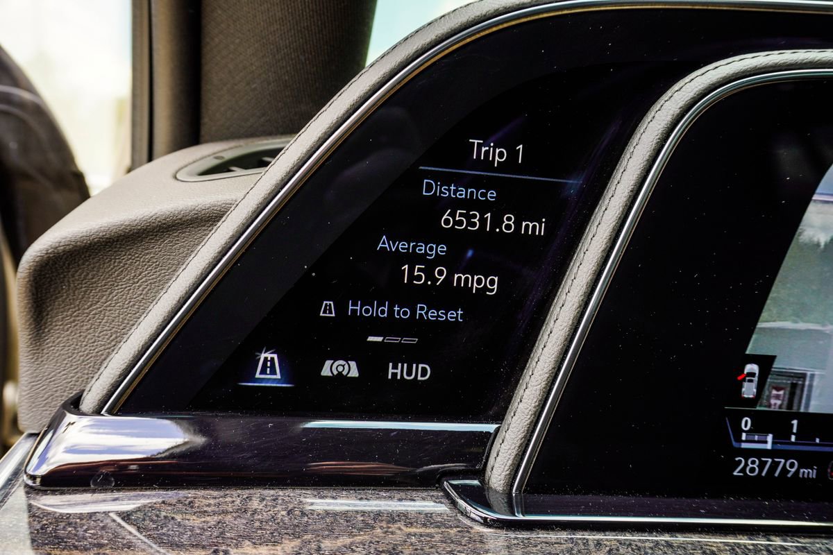 Used 2022 Cadillac Escalade Premium Luxury image 32