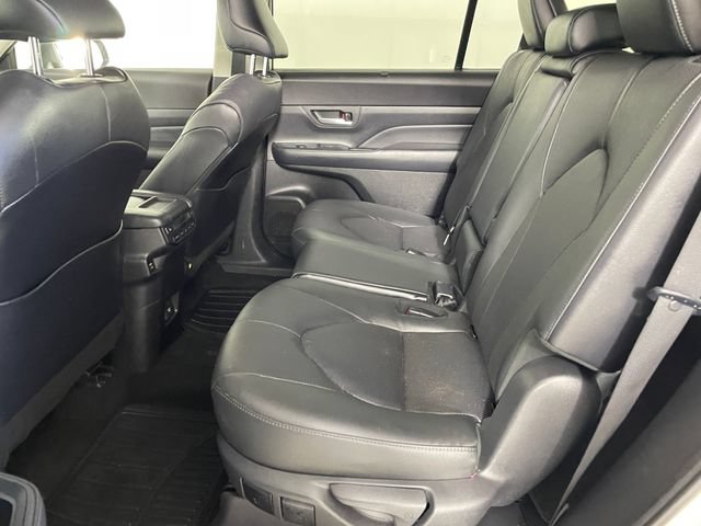 Used 2024 Toyota Grand Highlander AWD image 17
