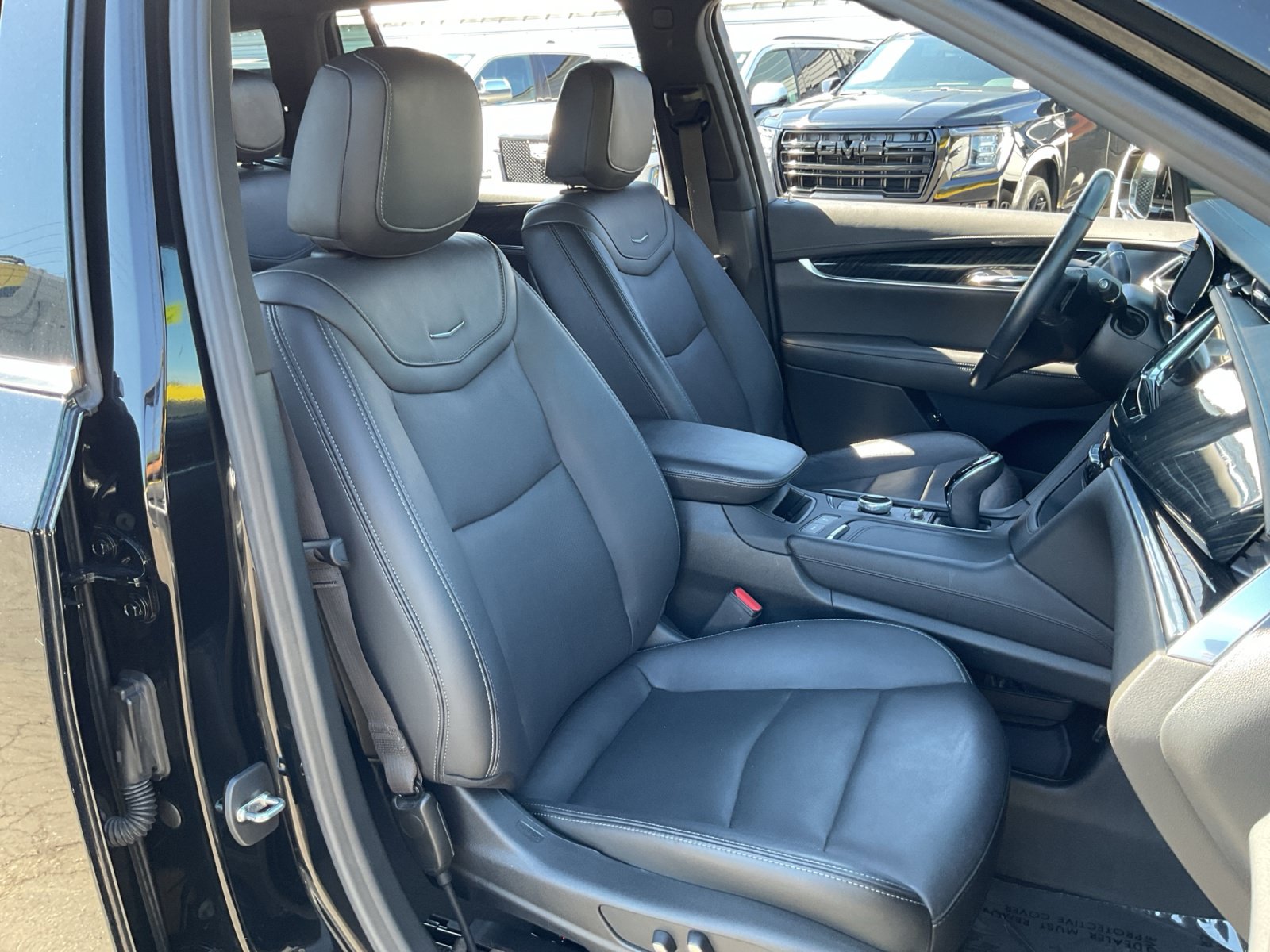 Used 2023 Cadillac XT6 Premium Luxury FWD image 21