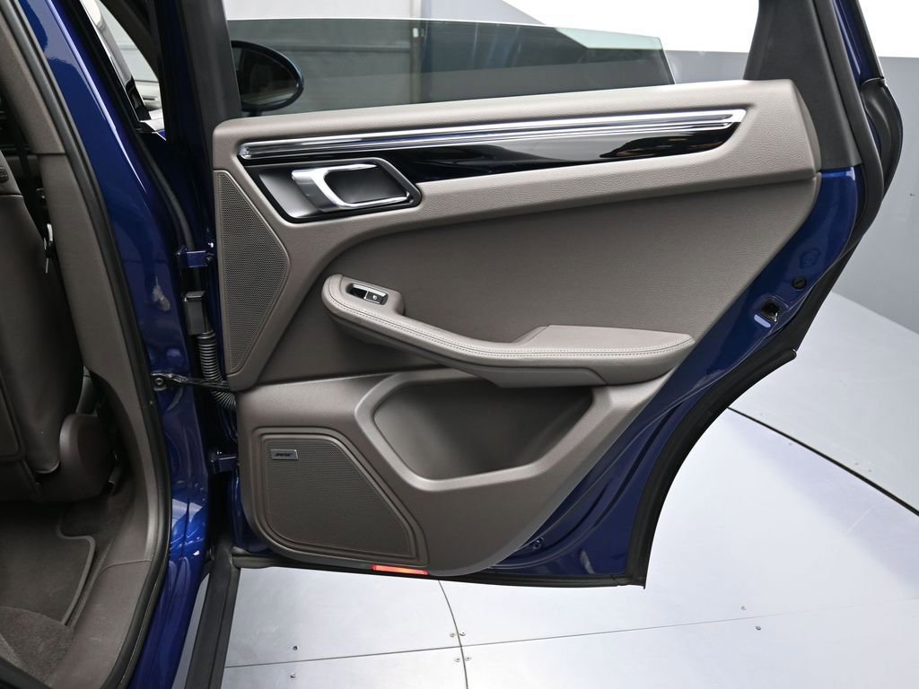 Certified 2025 Porsche Macan image 26