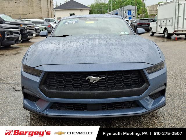 Used 2025 Ford Mustang Coupe RWD image 3