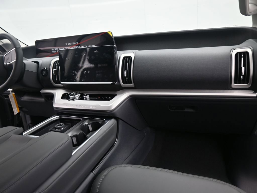 New 2026 Ford Expedition Active image 3