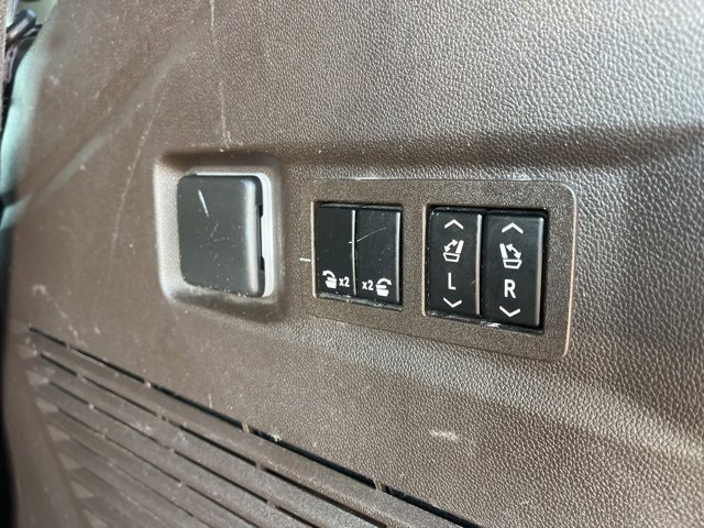 Used 2021 GMC Yukon SLT w/ SLT Premium Package image 50