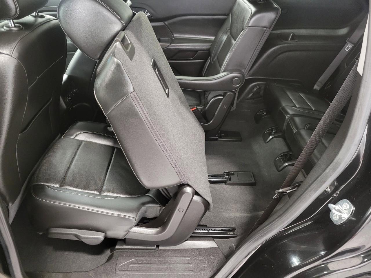 Used 2023 GMC Acadia SLT w/ Elevation Edition image 24