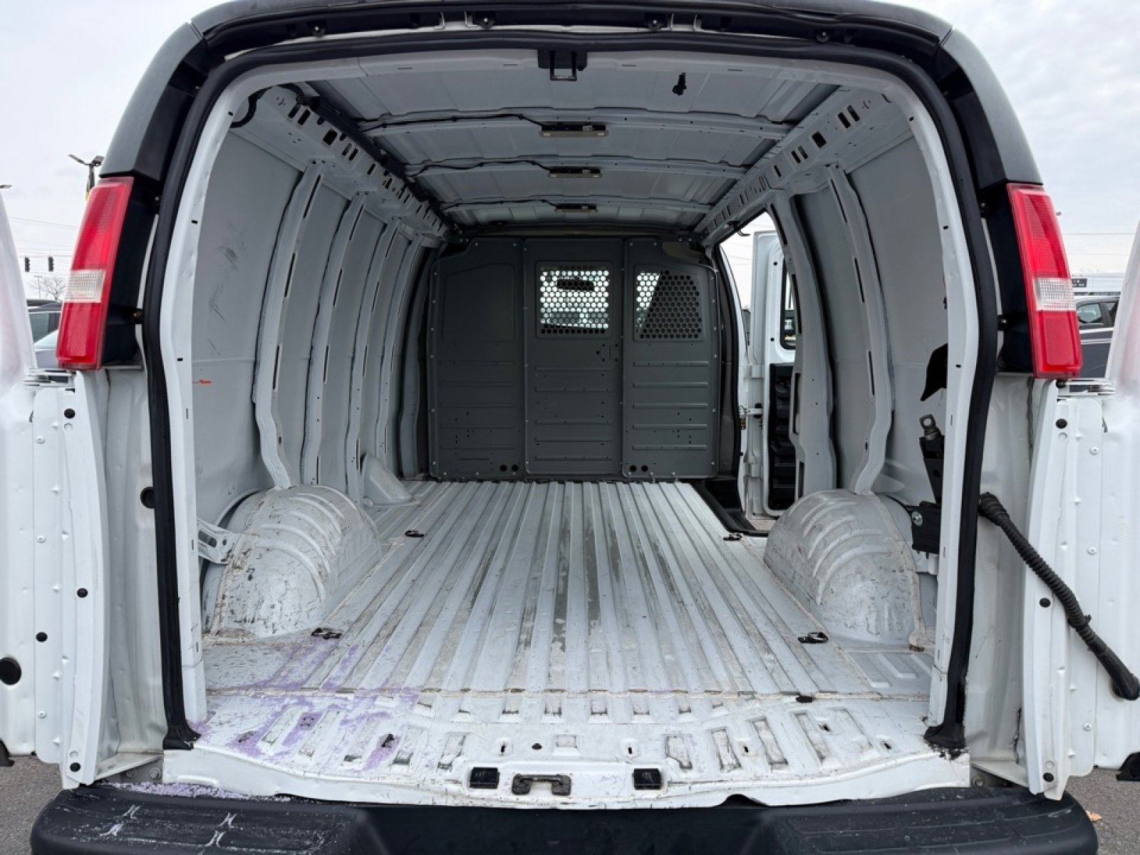 Used 2018 Chevrolet Express 2500 w/ Driver Convenience Package image 17