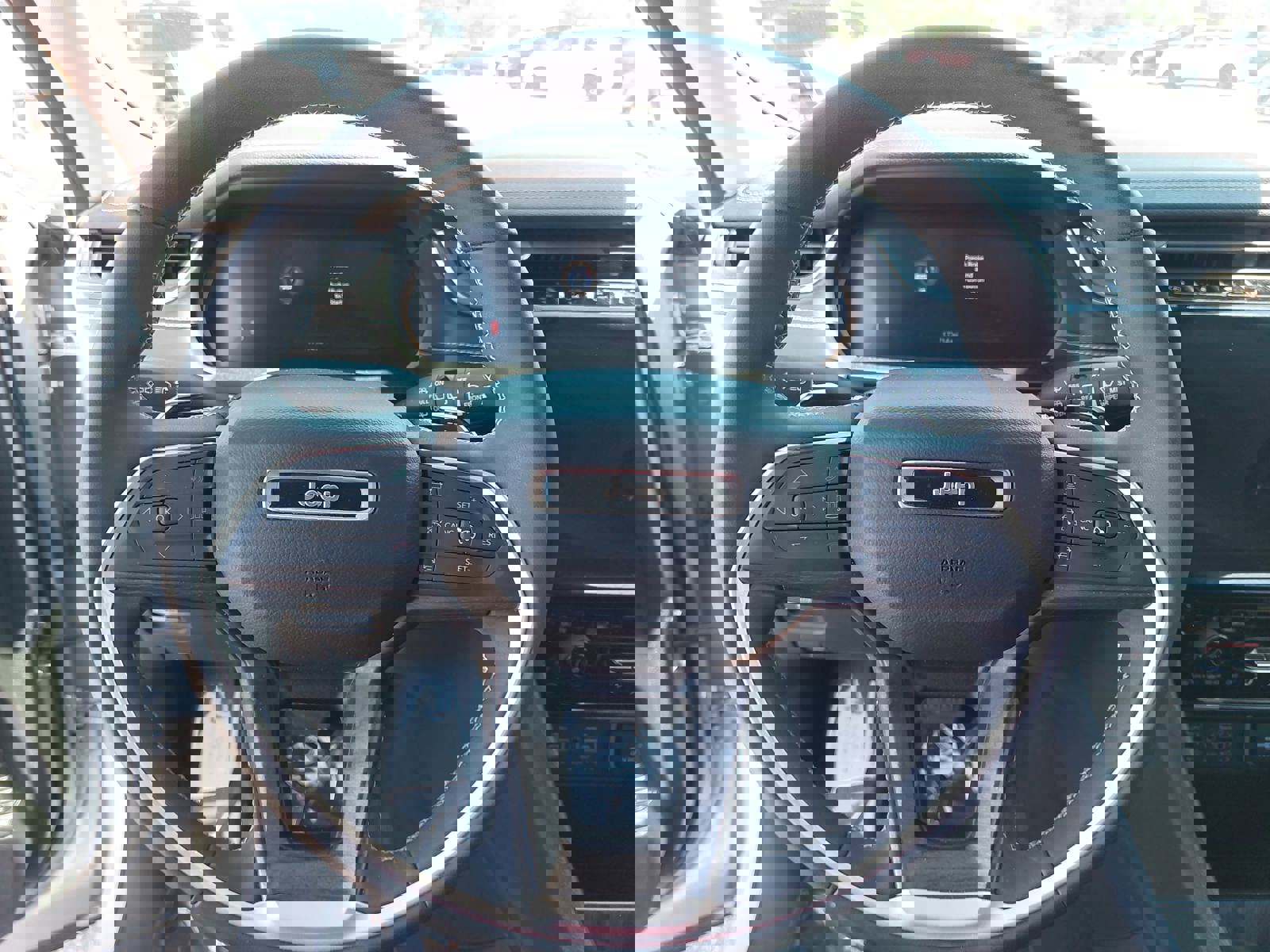 Used 2024 Jeep Grand Cherokee Limited image 17