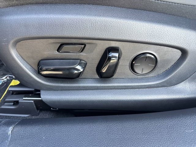 New 2025 Lexus ES 300h w/ Luxury Package image 12