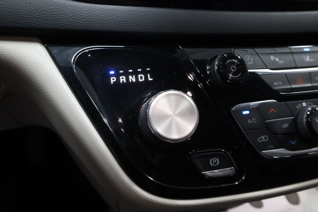 Used 2022 Chrysler Pacifica Touring-L image 33