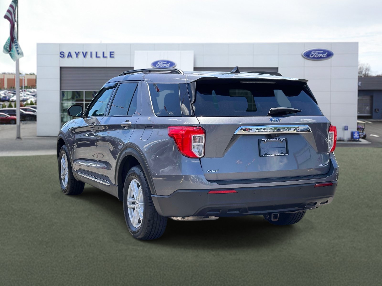Used 2021 Ford Explorer XLT AWD/4WD image 3