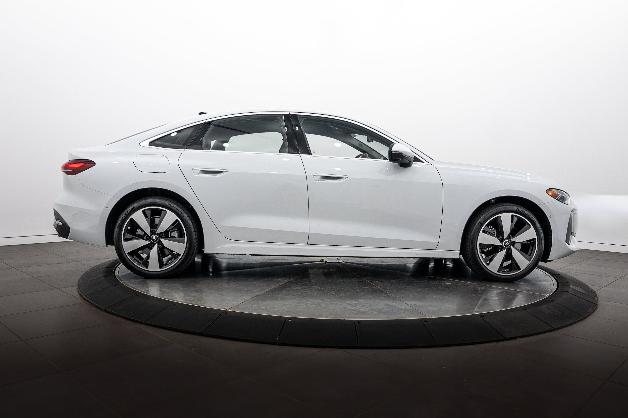Used 2025 Audi A5 2.0T Premium Plus w/ Premium Plus AWD/4WD image 3