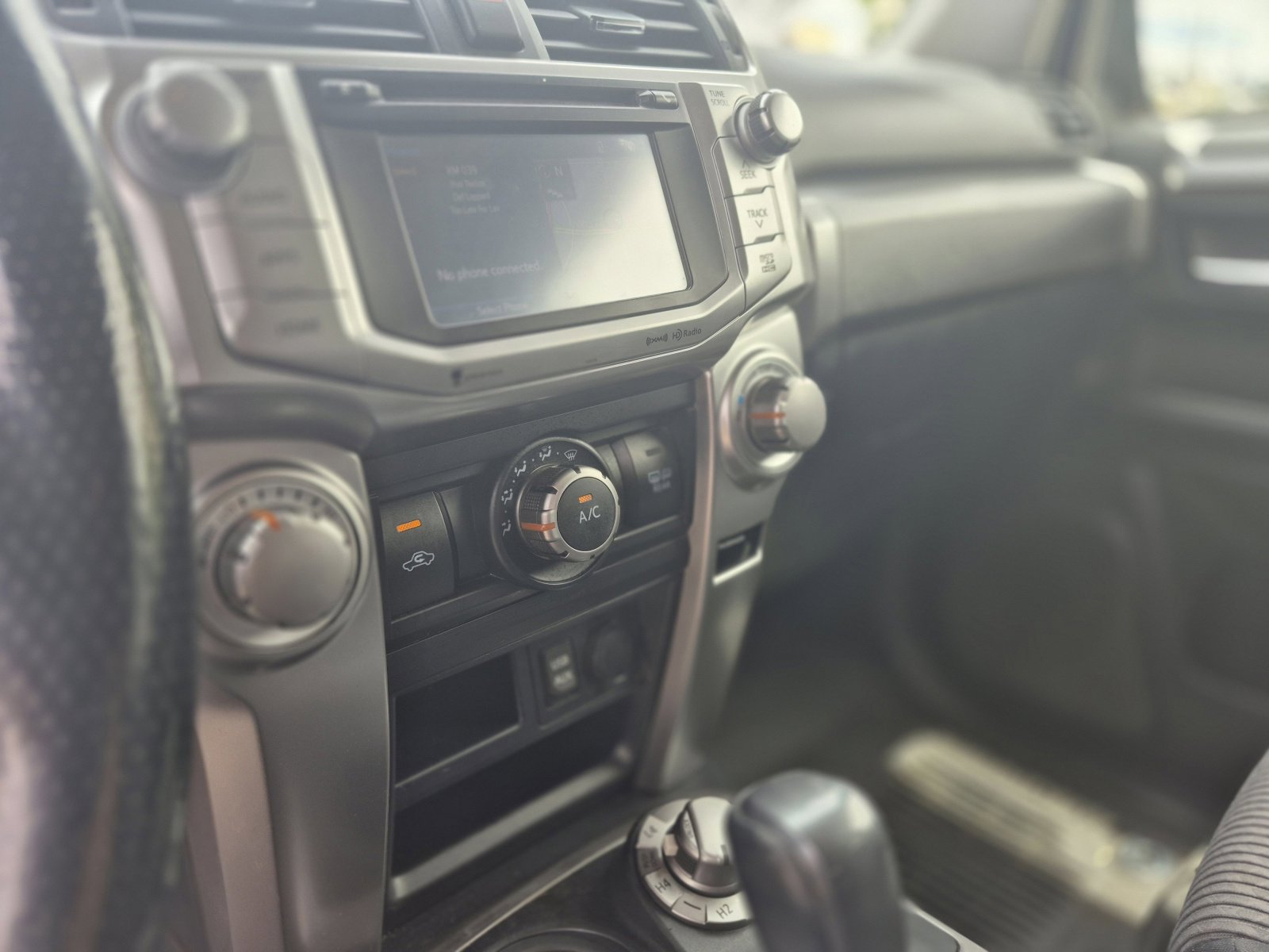 Used 2018 Toyota 4Runner SR5 AWD/4WD image 11