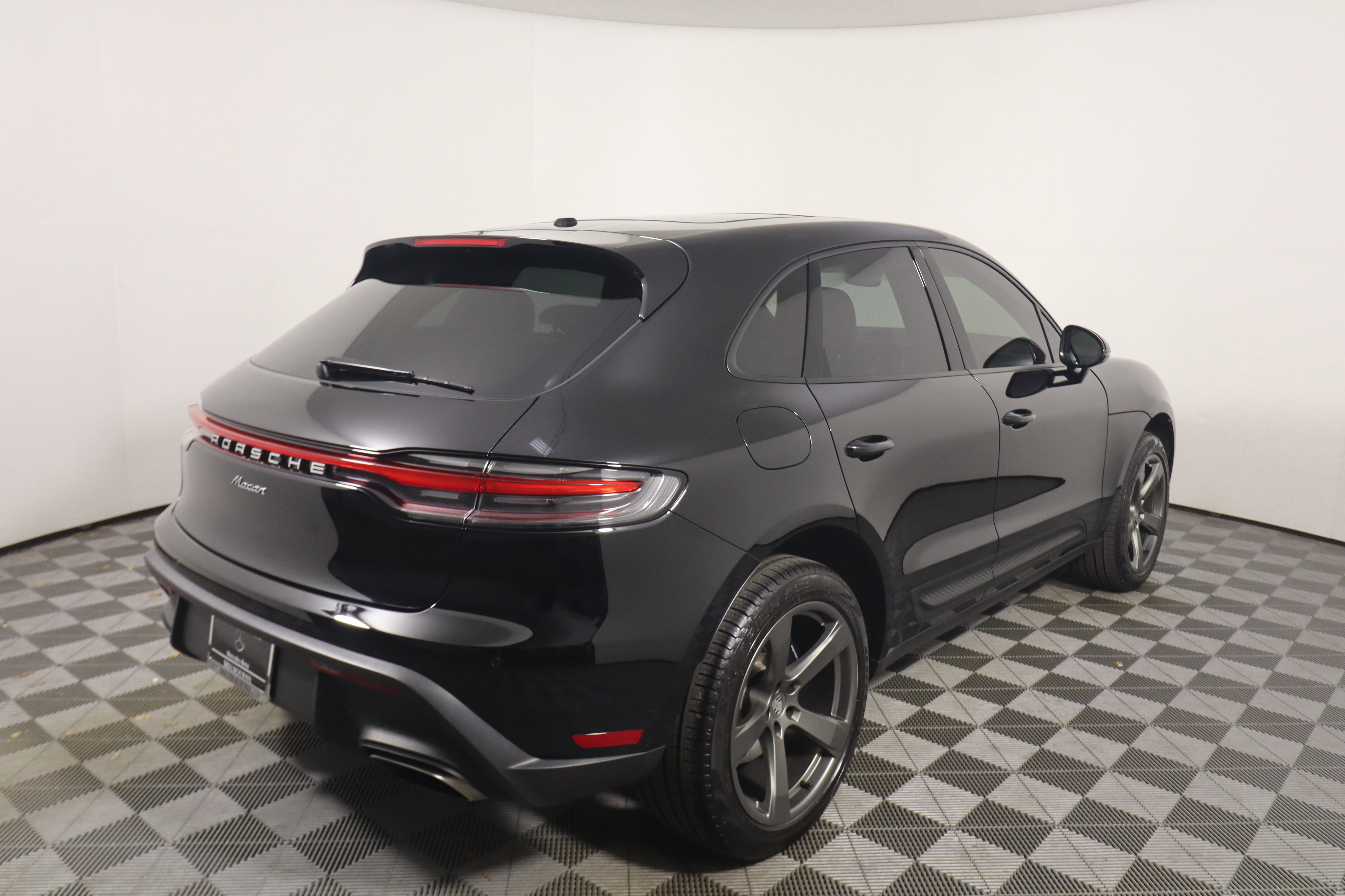 Used 2026 Porsche Macan image 7