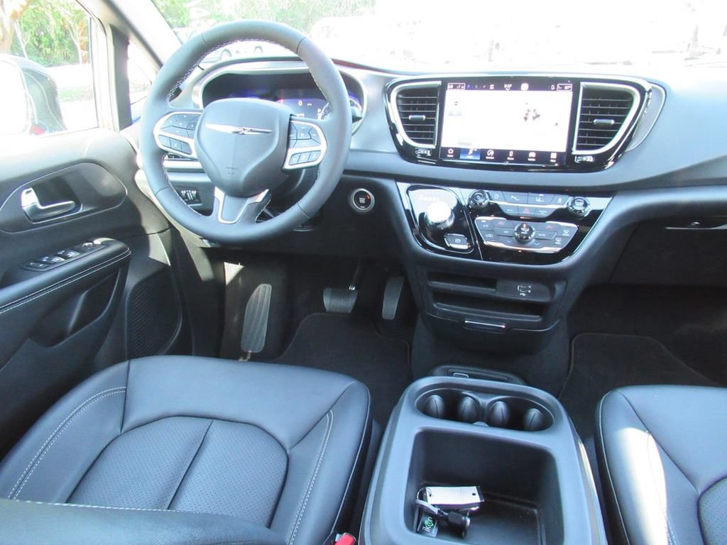 New 2026 Chrysler Voyager LX FWD image 13