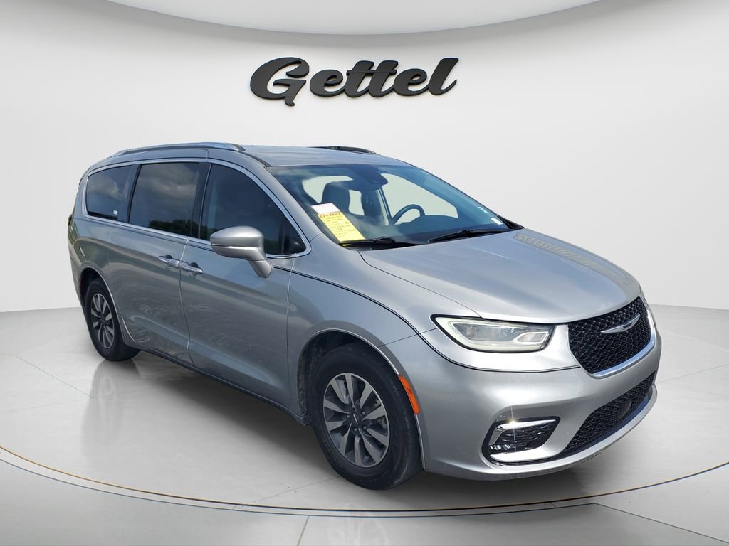 Used 2021 Chrysler Pacifica Touring-L FWD image 3