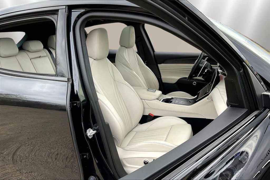 Used 2023 Maserati Grecale Modena image 29