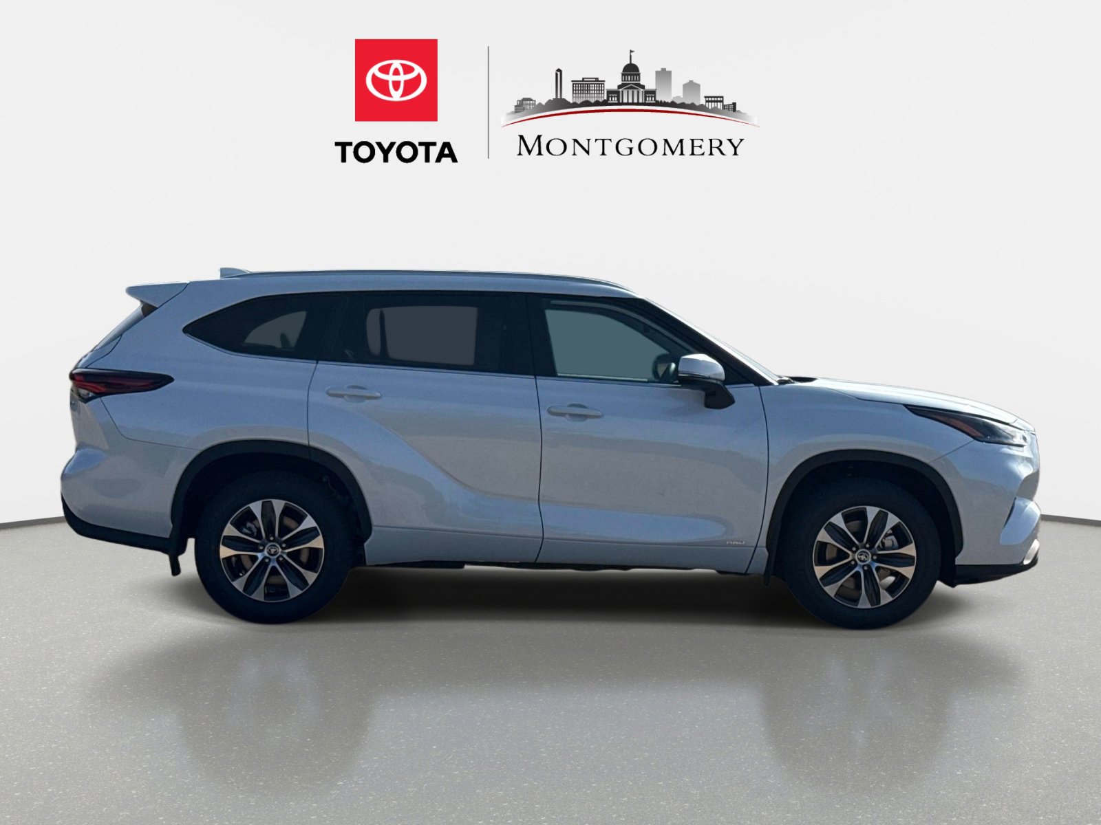 New 2026 Toyota Highlander XLE image 2