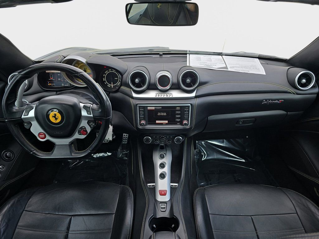 Used 2016 Ferrari California T image 9