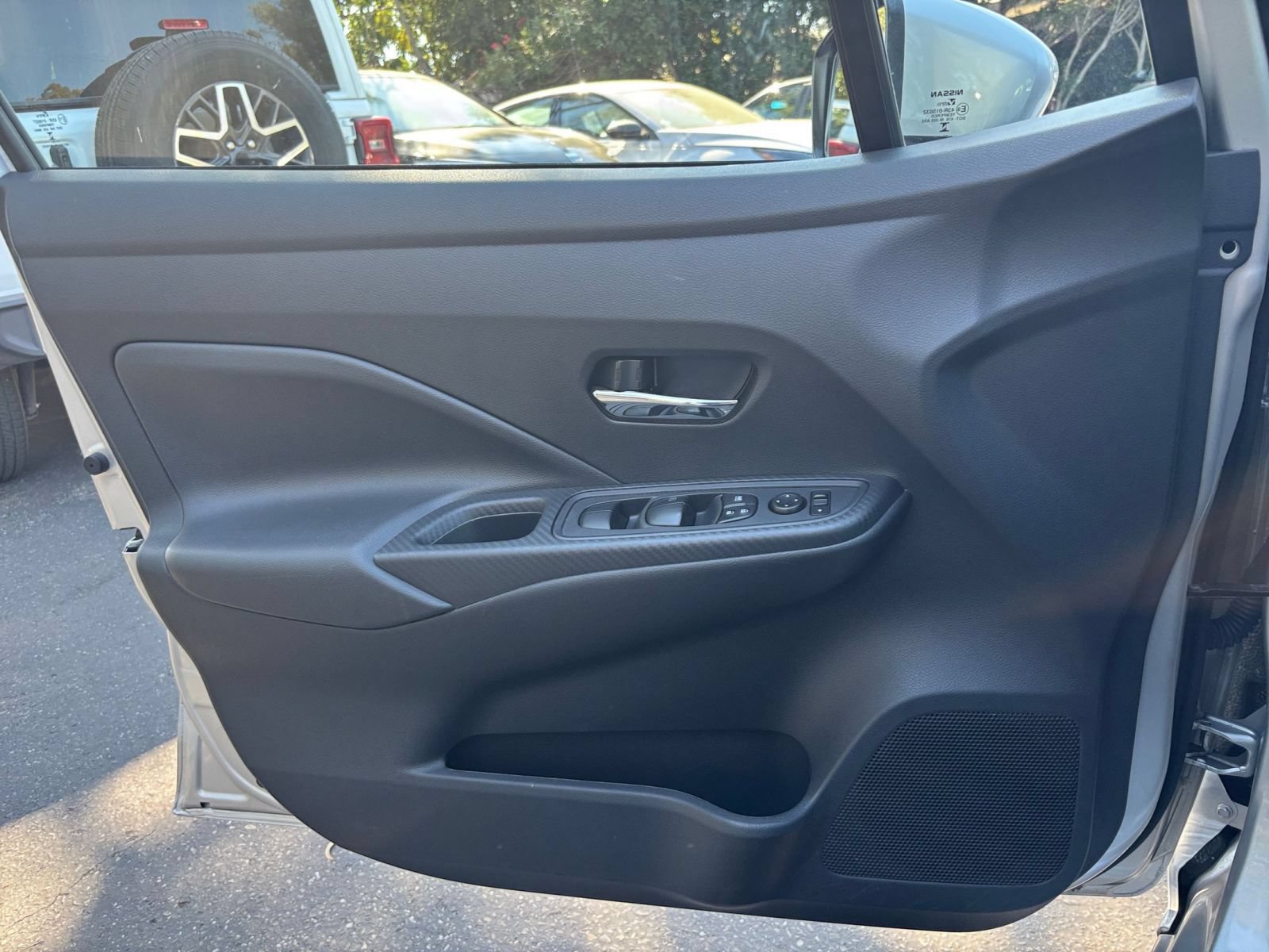 Used 2025 Nissan Versa SV FWD image 18