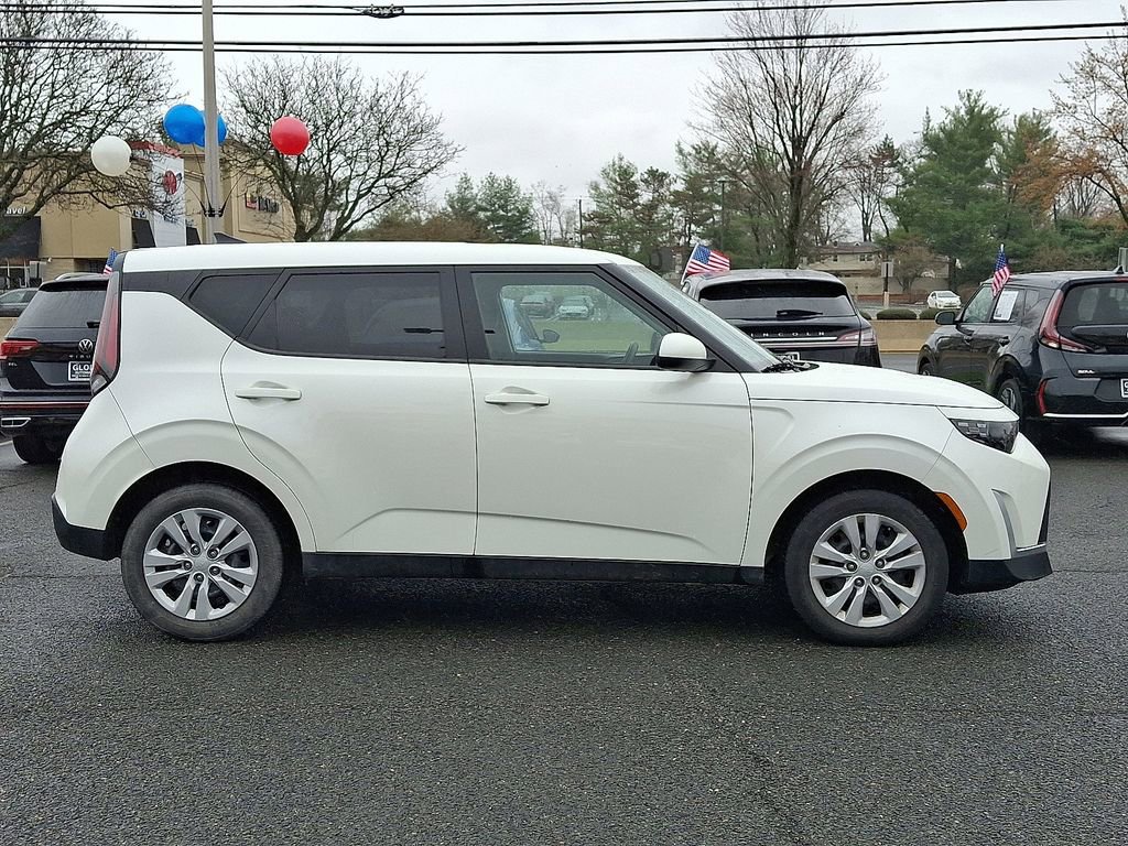 Used 2023 Kia Soul LX image 8