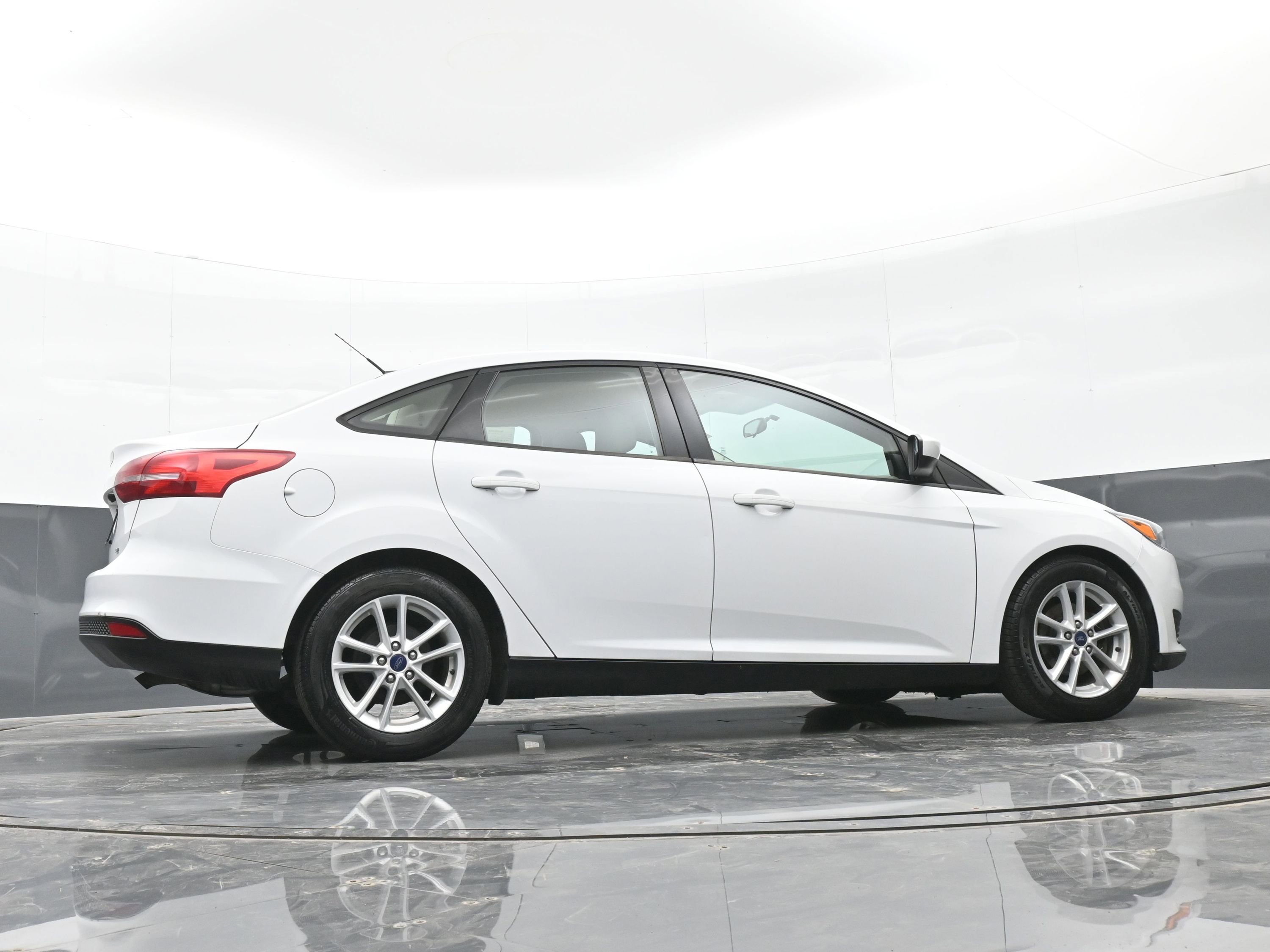 Used 2018 Ford Focus SE image 40