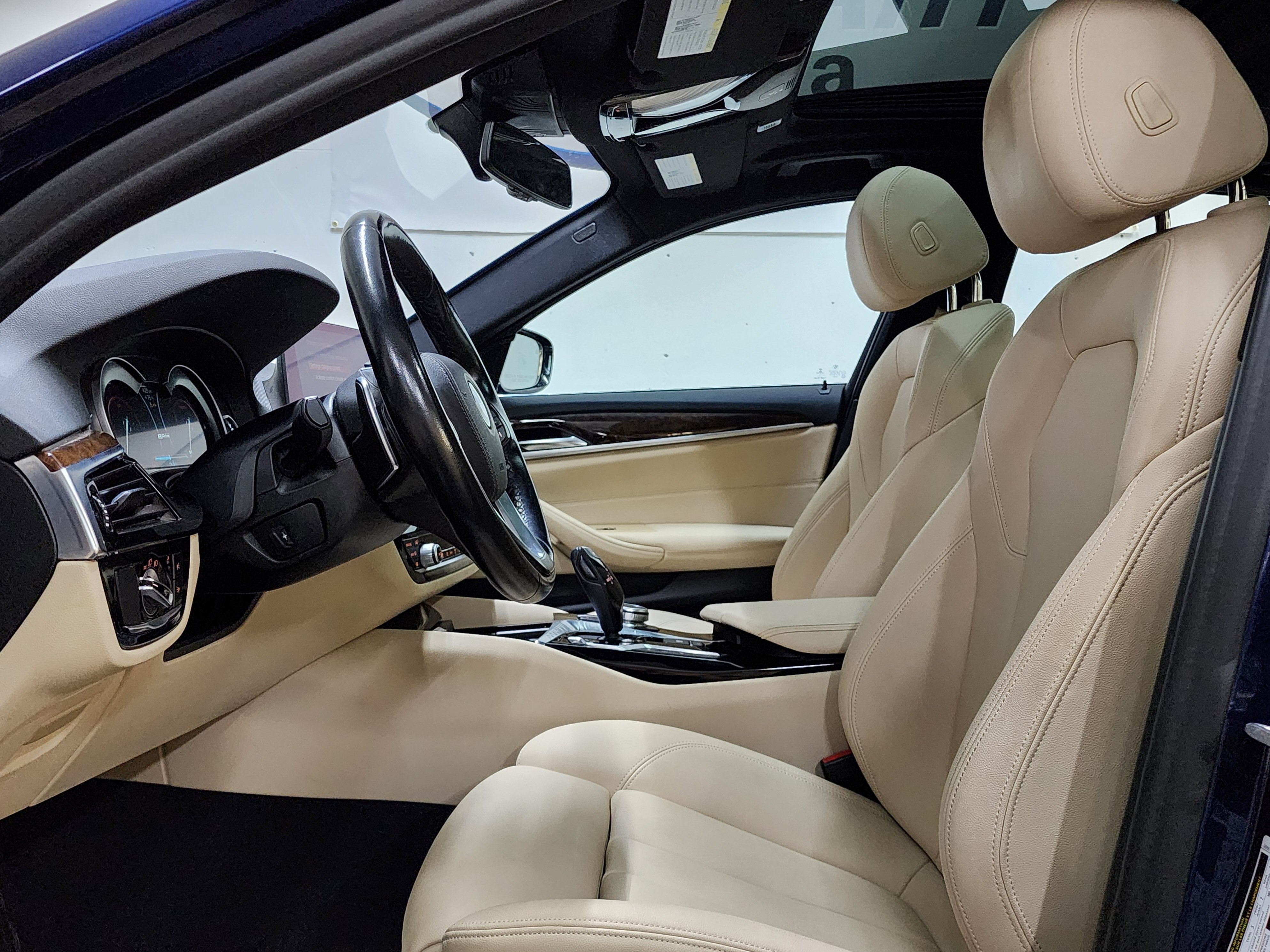 Used 2019 BMW 530e xDrive w/ Premium Package AWD/4WD image 14