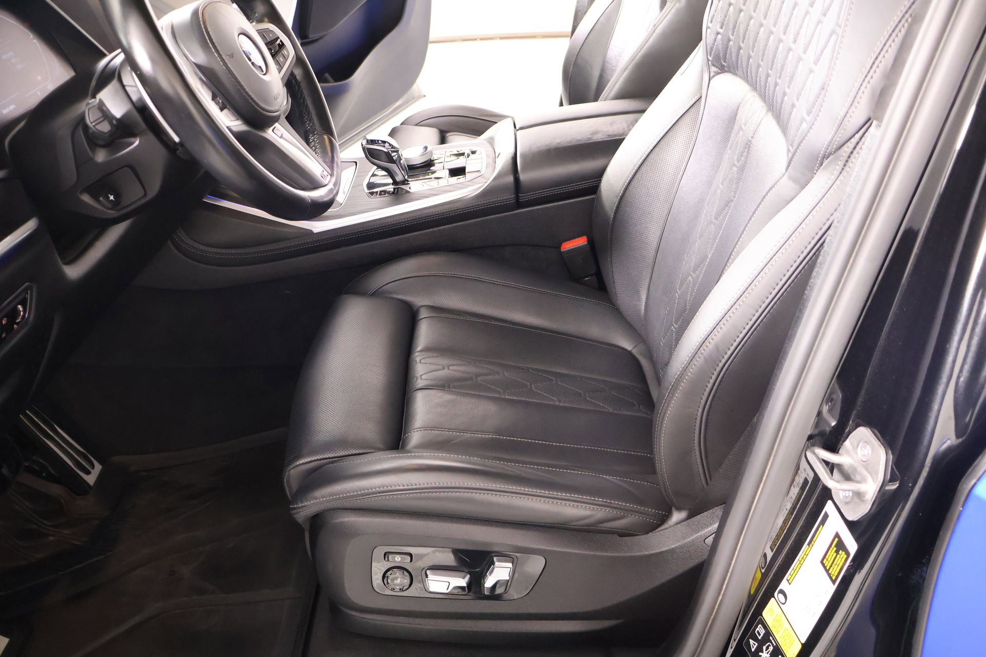 Used 2022 BMW X7 xDrive40i w/ M Sport Package AWD/4WD image 12