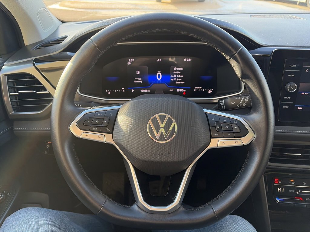 Certified 2025 Volkswagen Taos SE image 17