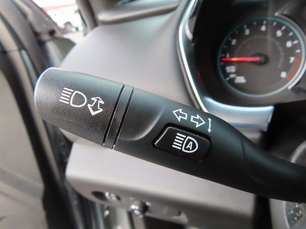 Used 2023 Chevrolet Traverse LT image 20