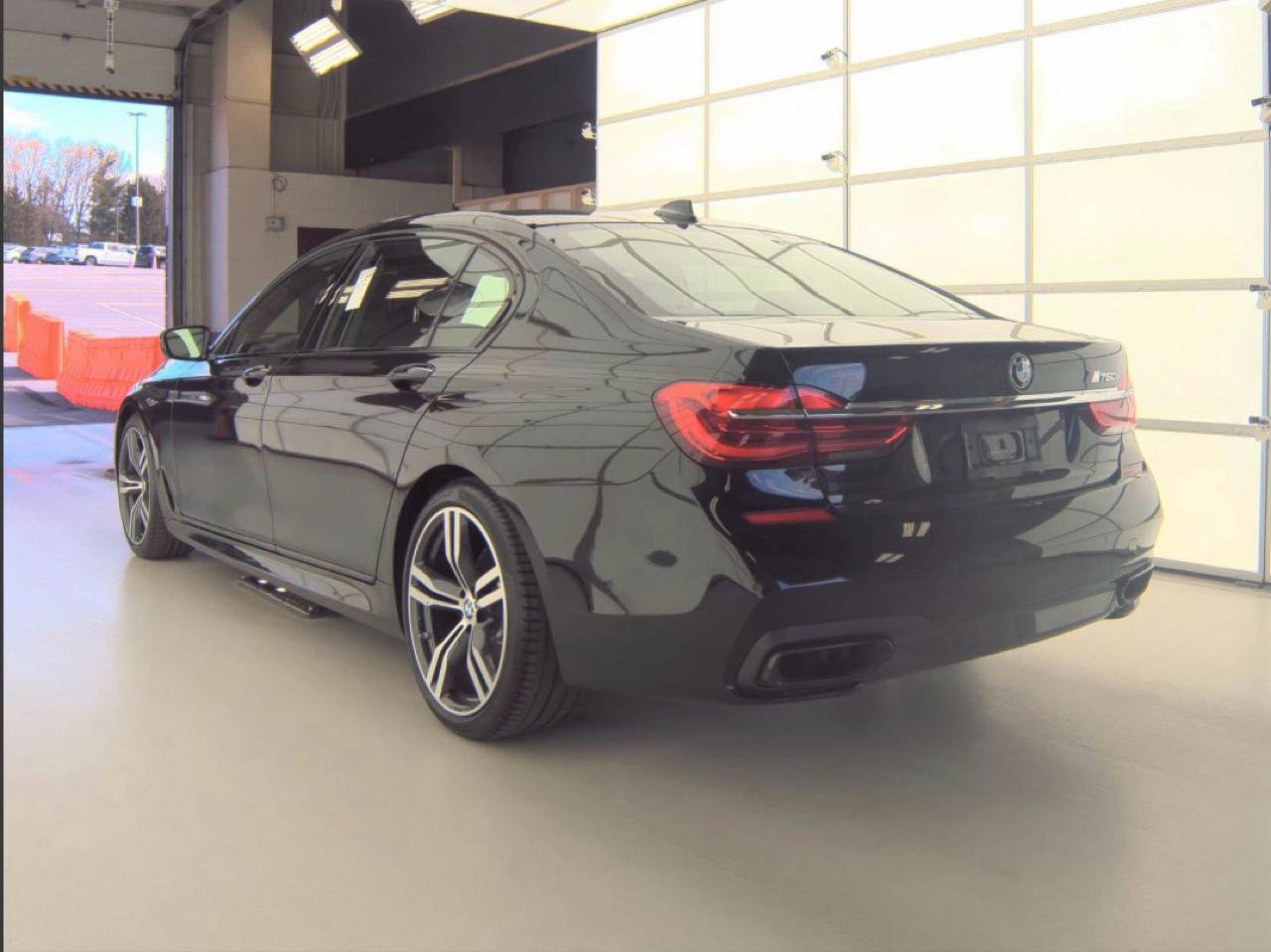 Used 2017 BMW 750i RWD image 3